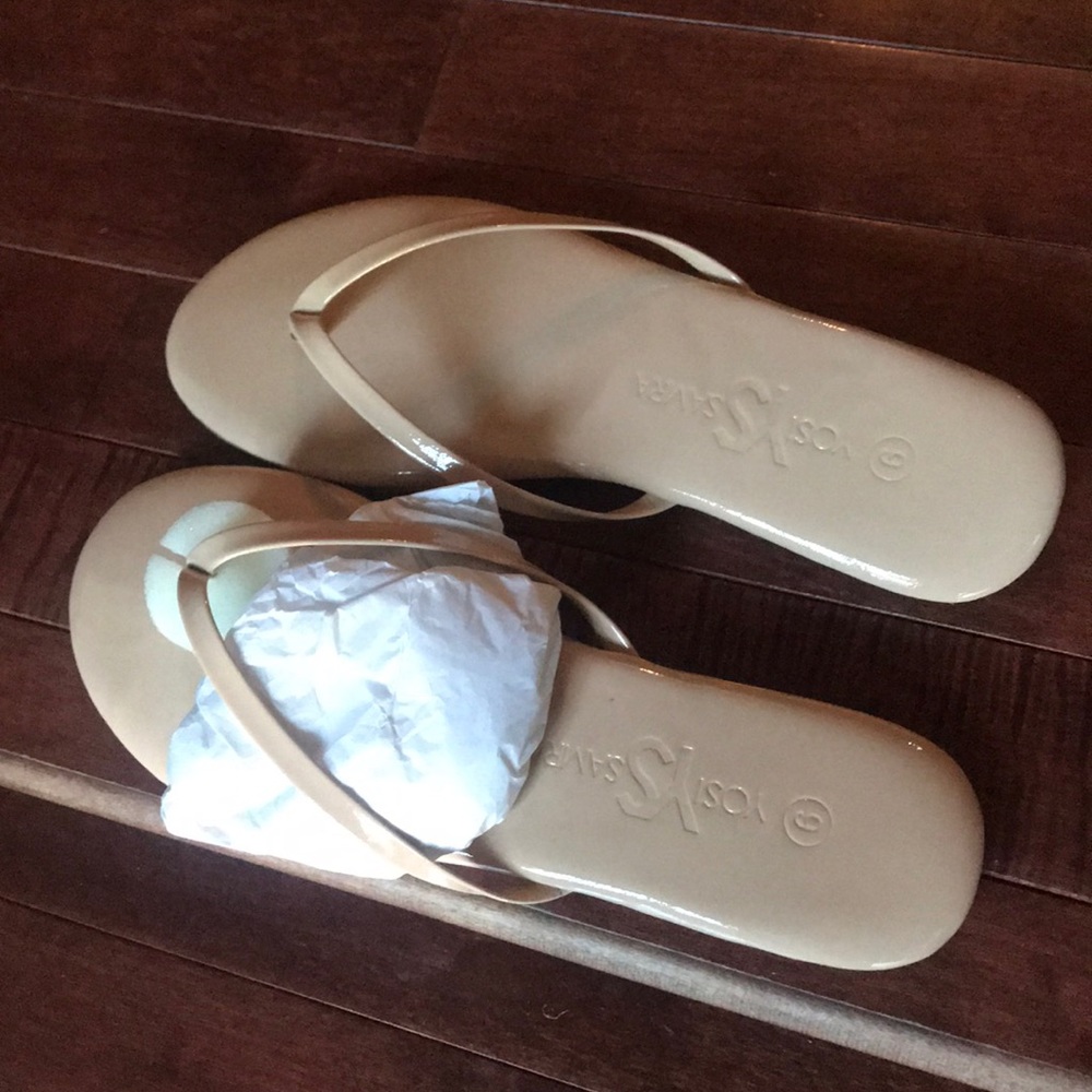 Brand new ladies slippers in different colors